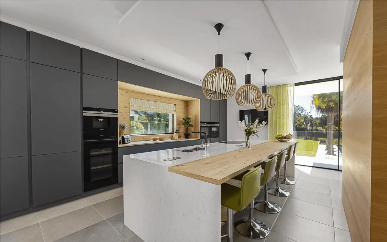 Contemporary-Kitchen-with-Island-Seating